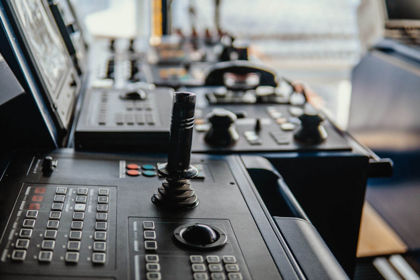 bridge-ship-equipment-of-offshore-dp-vessel